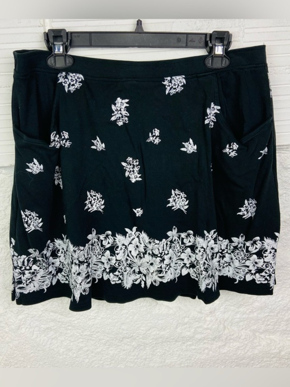 Collections etc. vintage Black Floral Border Skort with Pockets size XL